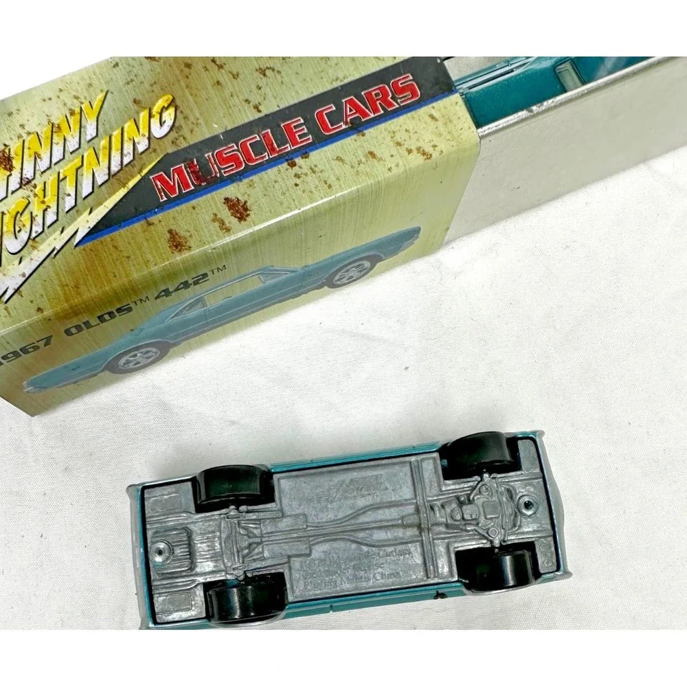 Johnny Lightening Muscle Car 1:64 Scale Die cast 1967 Oldsmobile 442 Aqua Blue